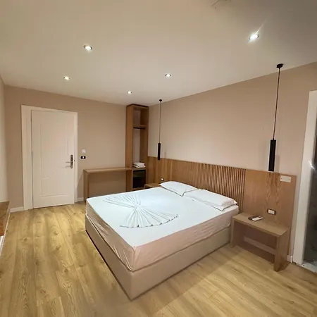 Kaloshi Hotel 4*