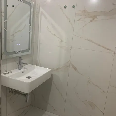 Hotel Kaloshi 4*